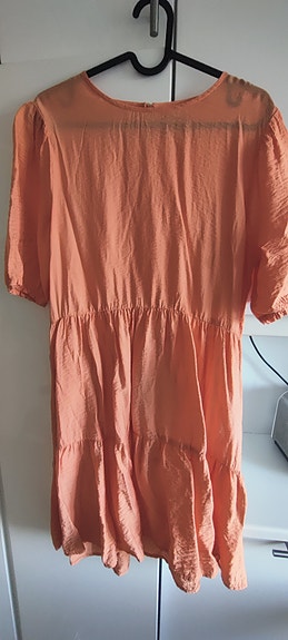 Upea koralli/oranssi mekko