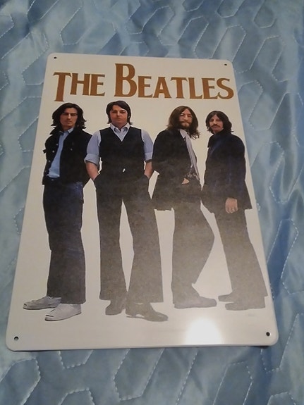 The Beatles-taulu, sisältää toimituskulut