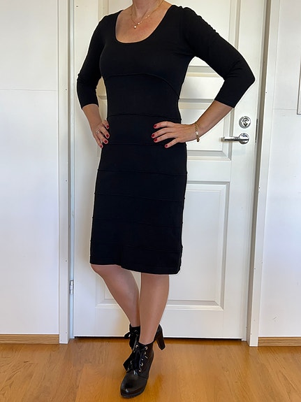 INWEAR musta siisti neulemekko (S) mekko