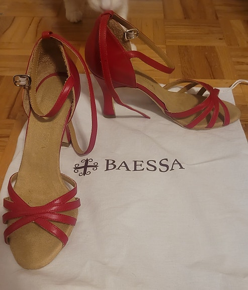 Baessa Classic Red naisten tanssikengät 38 (39/40)