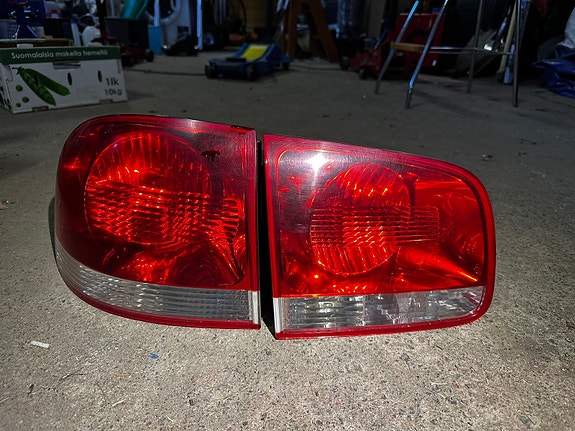 VW Touareg 2006 takavalot vasen