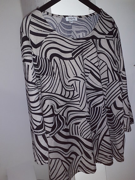 Beige/musta neule