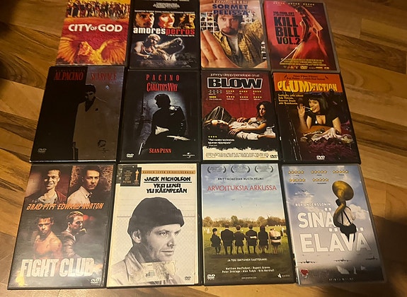 Läjä DVD- ja BlueRay-leffoja