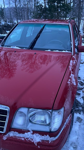 Mercedes Benz W124 konepelli