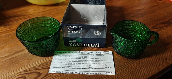 Kastehelmi sokerikko ja kermakko