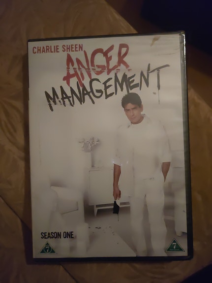 Charlie Sheen - Anger Management- Season One 2 x Dvd. (Avaamaton pakkaus)