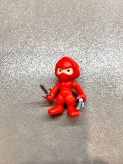 Red ninja pieni