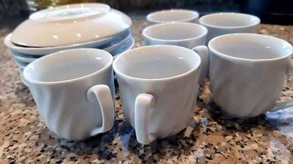 Espresso kupit ja lautaset