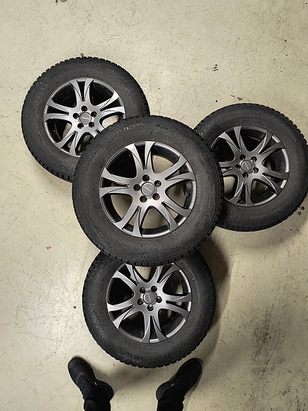 Subaru + Hakkapeliitta 8 SUV