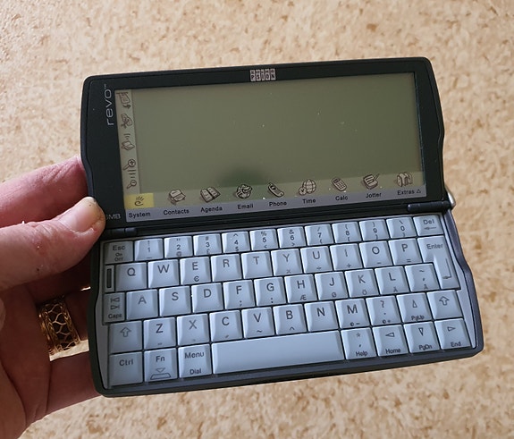 PSION Revo 16MB taskutietokone
