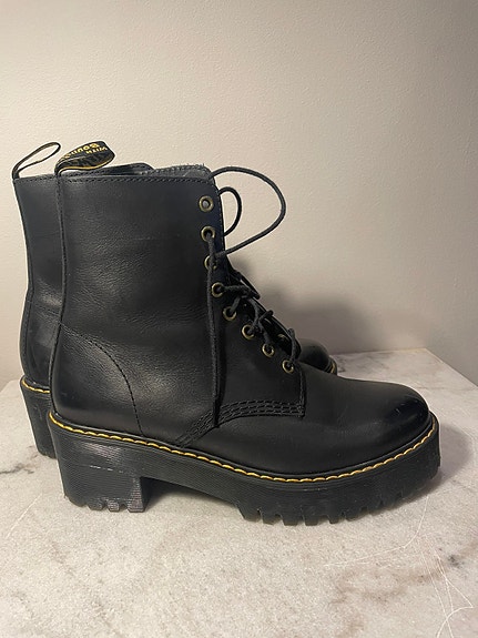 Dr. Martens SHRIVER HI 8 EYE BOOT - Platform-nilkkurit - black