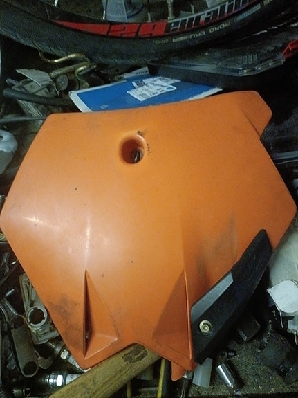 KTM numero kilpi.