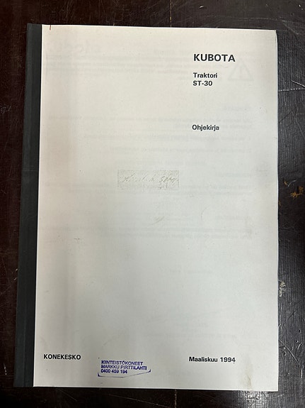 Kubota Traktori ST-30 Ohjekirja