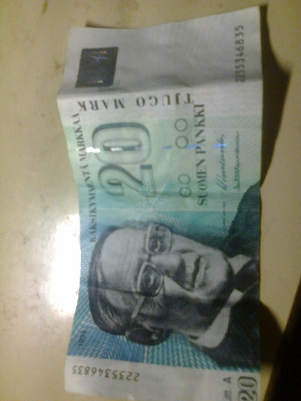 kuvien kolikot ja 20 markan seteli