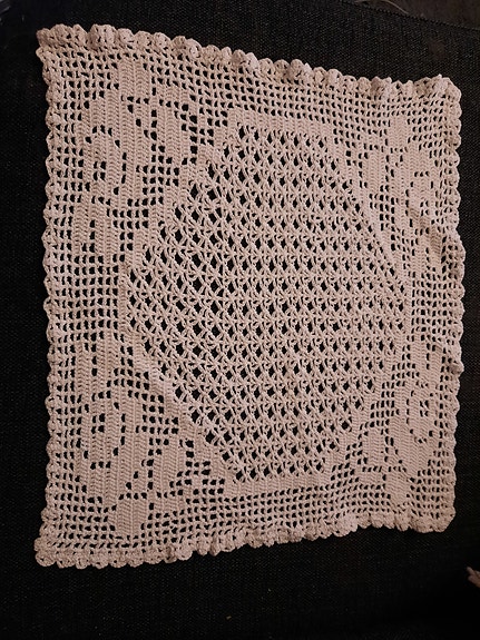 Valkoinen virkattu liina 41x35cm