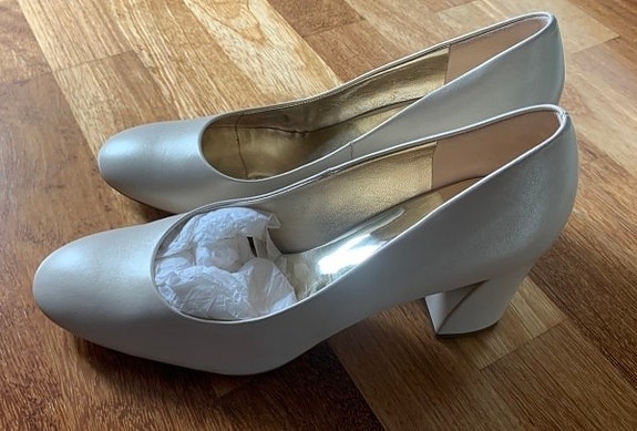 Uudet Hääkengät, Högl naisten 38,5 väri ivory/samppanja