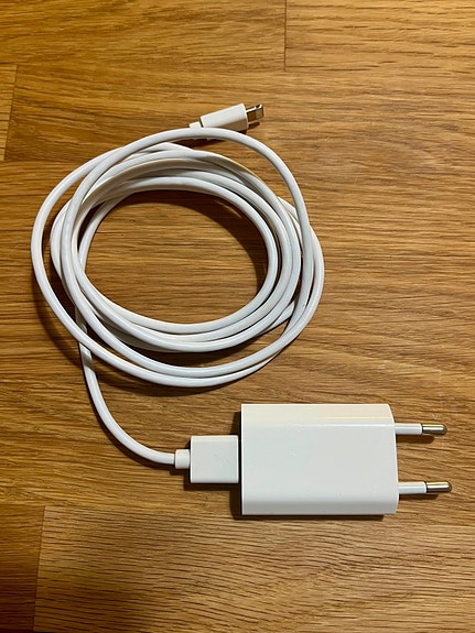 Apple iPhone laturi A1400 + johto