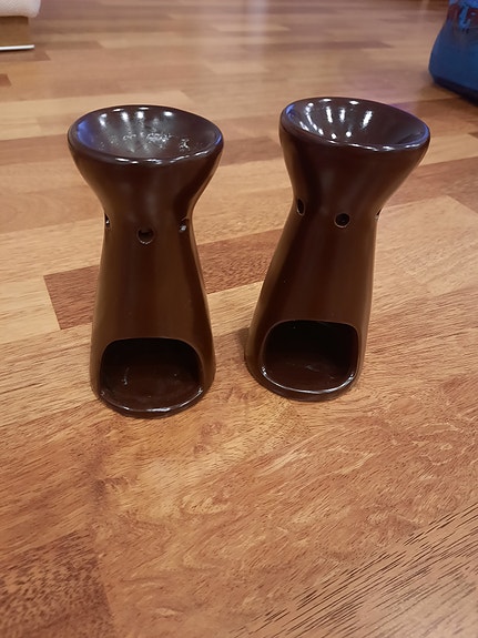 2 tuoksulyhtyä