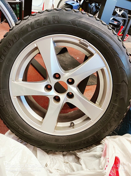 Volvo V70 nastarenkaat+vanteet