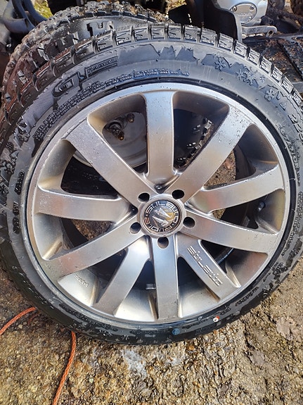 Nastarenkaat 17" 5x108. 225/45/17