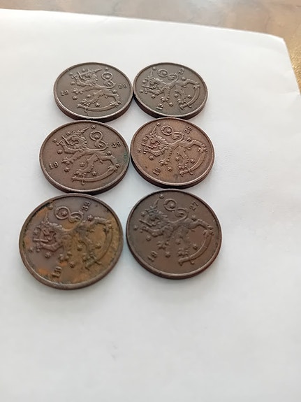 10 penniä