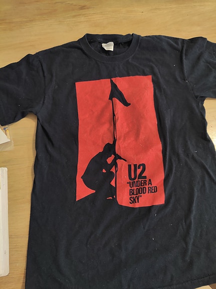 U2 under a blood red sky t-paita