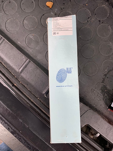 Uusi polttoainesuodatin BMW