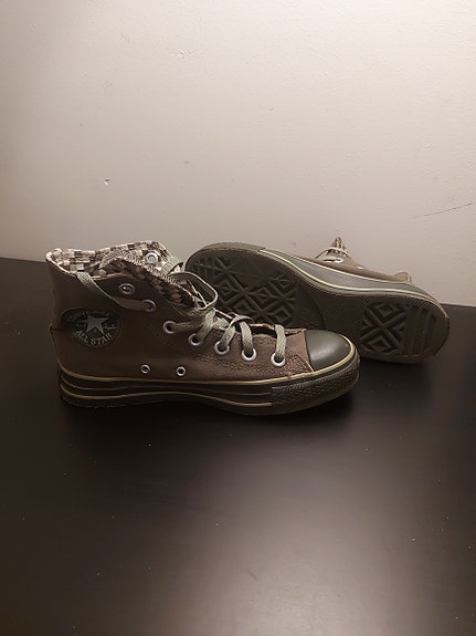 Army vihreät Converse All Star kengät.