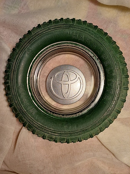 Vintage, peitelevy vanteeseen?, rikki, uusiokäyttöön, Toyota