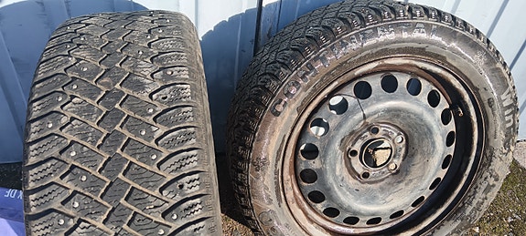 Fiat levyillä 205/75 x16 C  , M+S , 205/55R 16 nastoilla /levyillä.