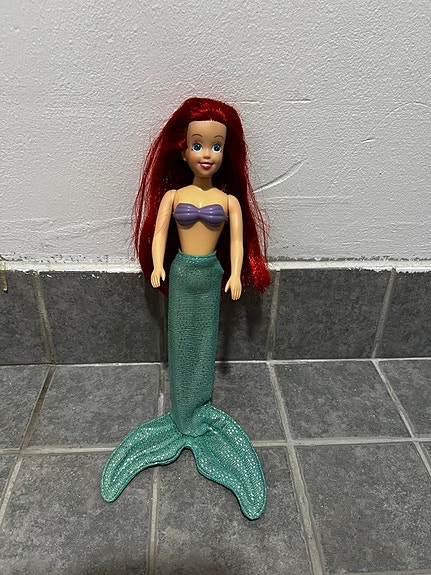 Pieni merenneito Ariel -Barbie