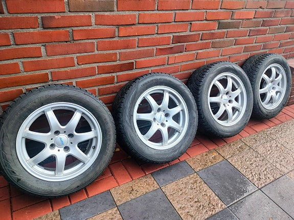 Citroen C5, C4 Picasso 215/55R16 Nokian Kitkarenkaat 4x108 Peugeot