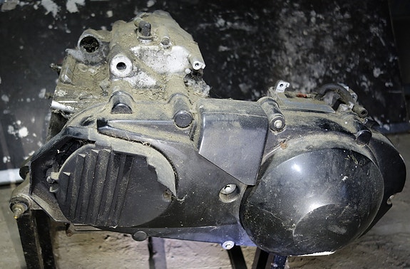 SUZUKI Burgman 400 -moottorin alakerta