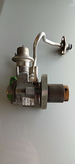 2.0 T25 avensiksen bensapumppu.