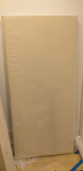 Sängynpääty 140cm leveä, vaalea beige