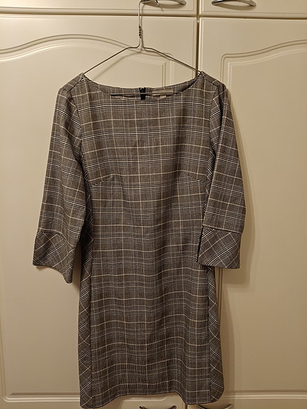 Naisten mekko