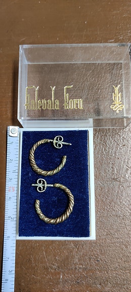 Halikon kierre korvikset