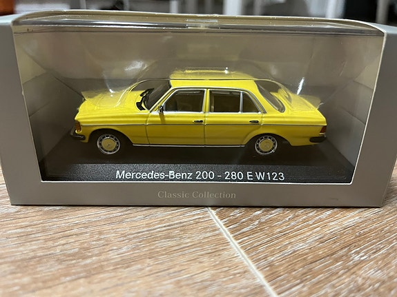 Mercedes-Benz w123 pienoismalli