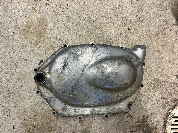 Honda CB 125 K-sarjan moottorin kytkin puolen poski