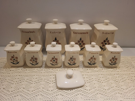 Arabian ruskea kukka maustepurkit