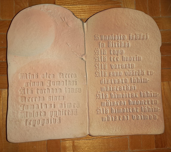 Arabia taulu, 10 käskyä