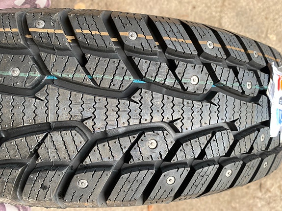 Nastarenkaat 185/65R15 88T 2 kpl käyttämättömät