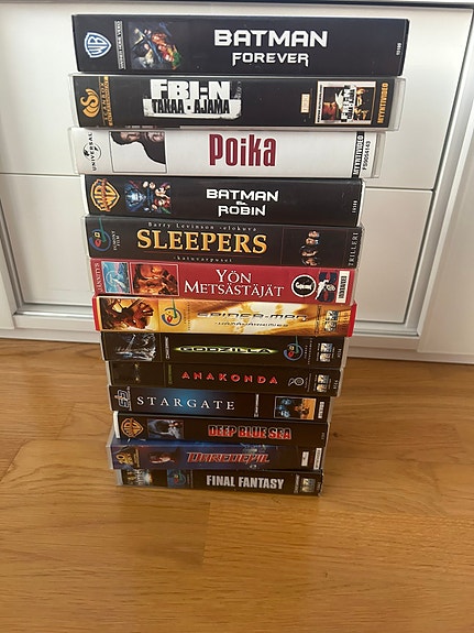 VHS-elokuvia 2€/kpl, koko setti 20€