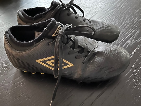Umbro nappikset 36