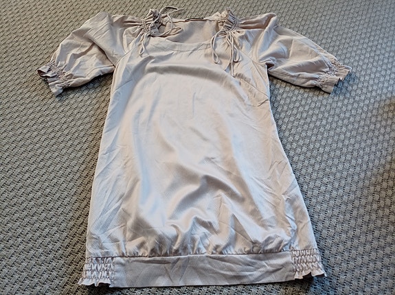 Beige kiiltävähkö mekko/tunika koko 36