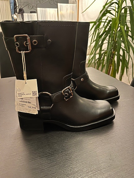 Uudet käyttämättömät Stradivarius bootsit