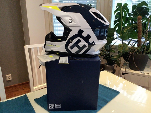Husqvarna motocross kypärä