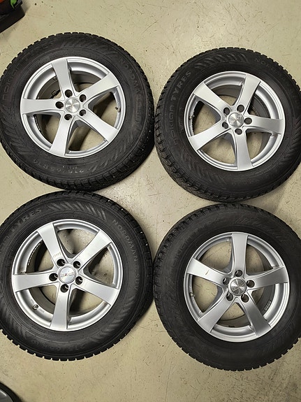 Opel Mokka + Nokian Nordman 8 SUV Painetunnistimilla