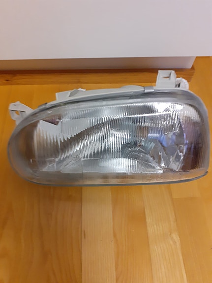 Uusi Volkswagen Golf III etuvalo, ajovalo