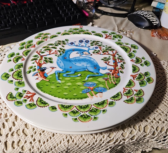 Satumetsä lautaset